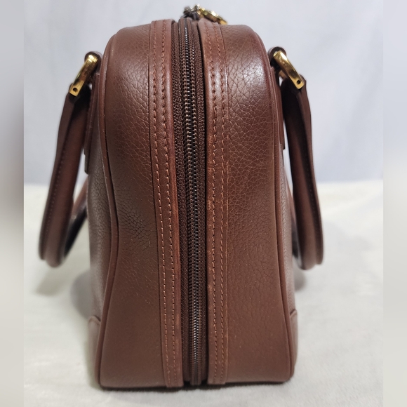 Gucci Square Boston handbag. Minor tarnishing on hardware. Wear under handles - Picture 3 of 16